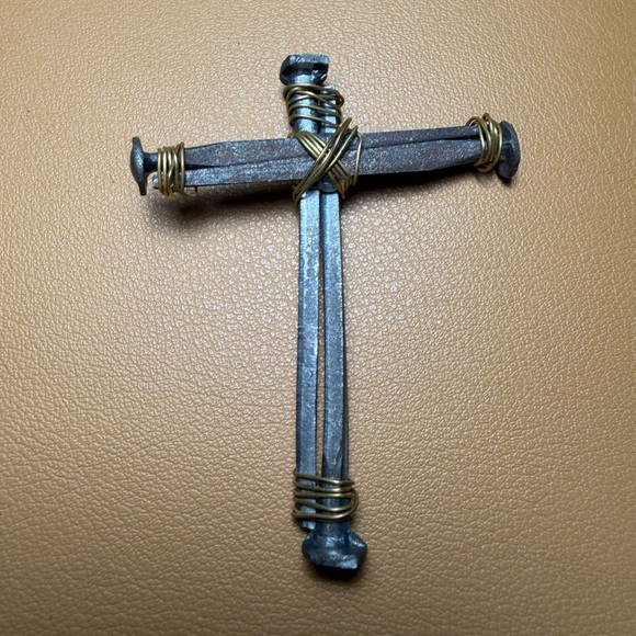 Rustic Handcrafted Iron Nail Cross / Crucifix - Picture 6 of 6